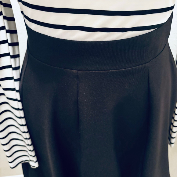 GUESS Black and White Striped Long Sleeve Fit and Flare Dress - Picture 4 of 12